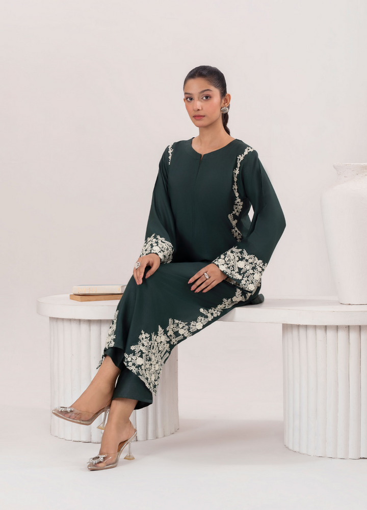 Lamhay by Haniya Mahnoor Pret Embroidered Linen 2 Piece Suit Emerald