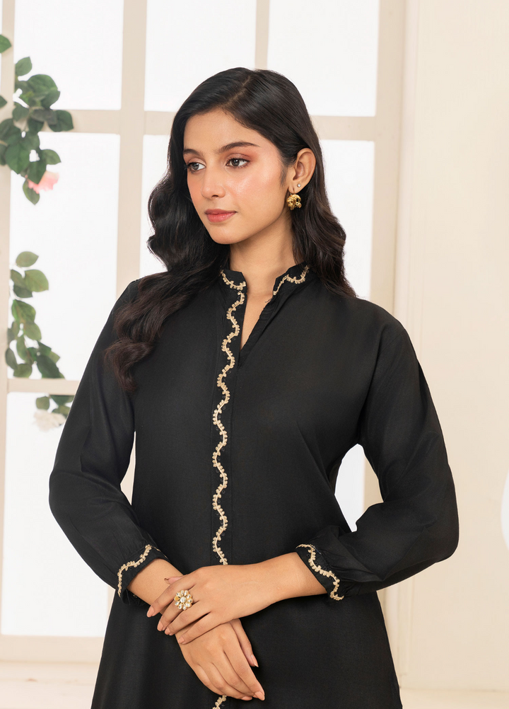 Lamhay by Haniya Mahnoor Pret Embroidered Linen 2 Piece Suit Midnight