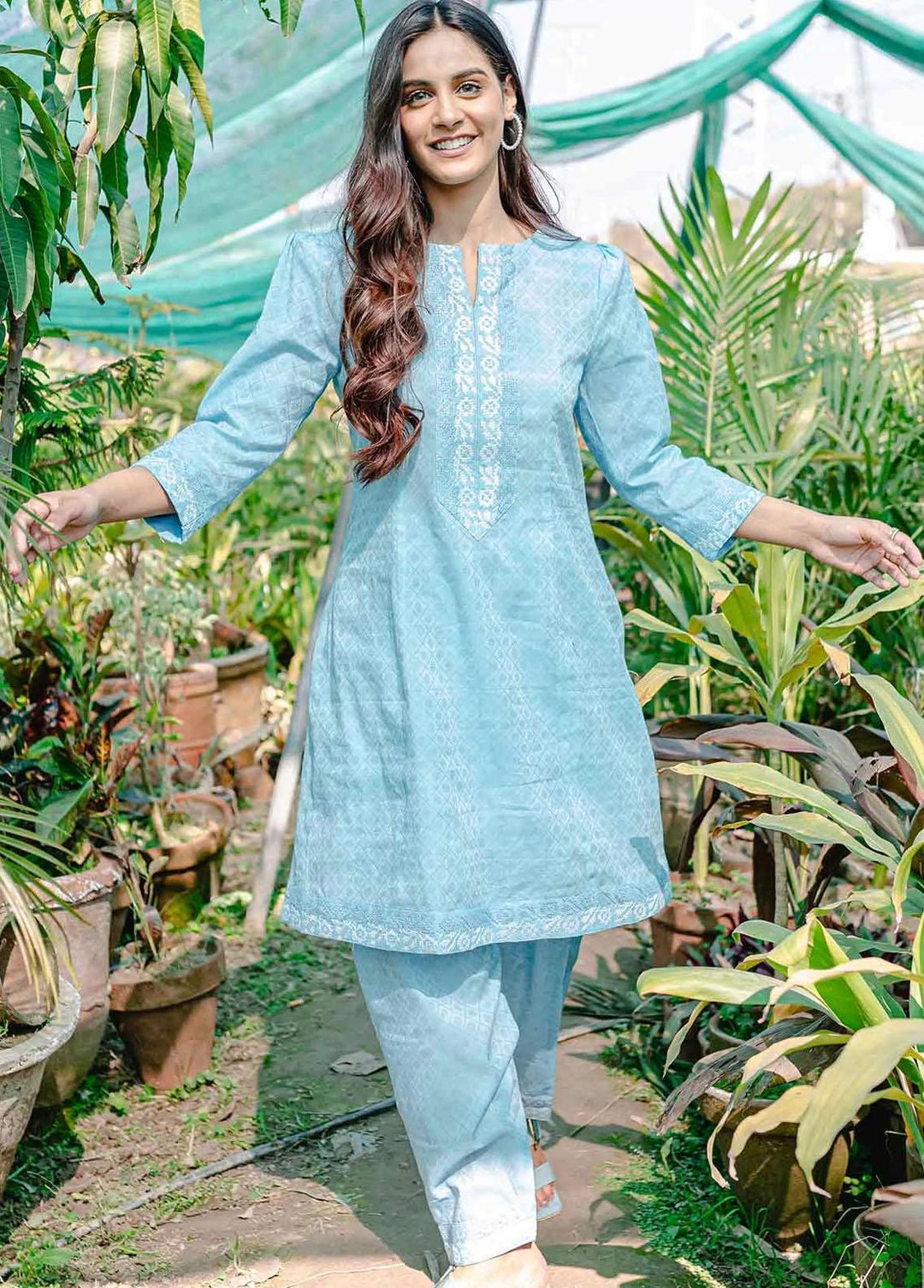 Arz Pret Embroidered Lawn 2 Piece ARZ22S SS010 Hydrangea