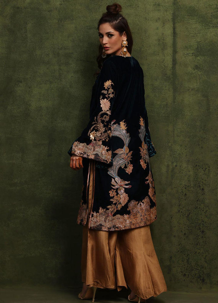 Shamaeel Ansari Pret Embroidered Velvet 2 Piece Suit CE-06