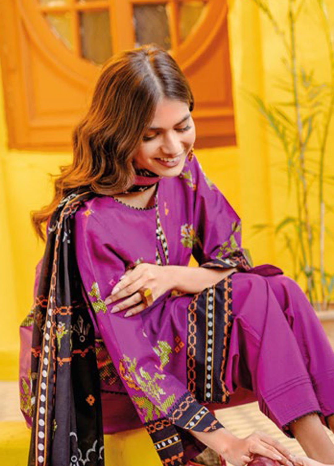 Essential By Gul Ahmed Printed Lawn Suits Unstitched 3 Piece GA24E CL-42064A - Summer Collection
