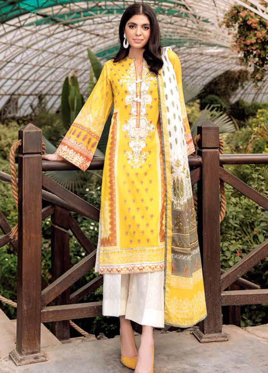 Gul Ahmed Embroidered Lawn Suits Unstitched 3 Piece GA21BL CL1022 - Summer Collection