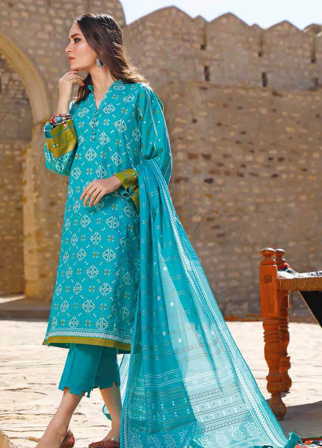 Gul Ahmed Printed Lawn Suits Unstitched 3 Piece GA21BL CL1200A - Summer Collection