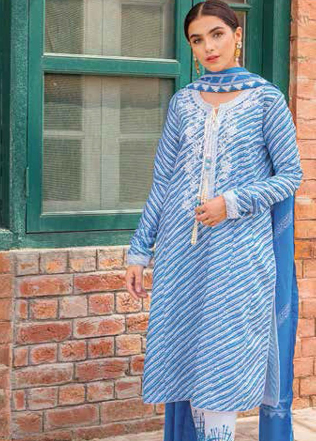Gul Ahmed Embroidered Lawn Suits Unstitched 3 Piece GA22SB CL-1334 - Summer Collection