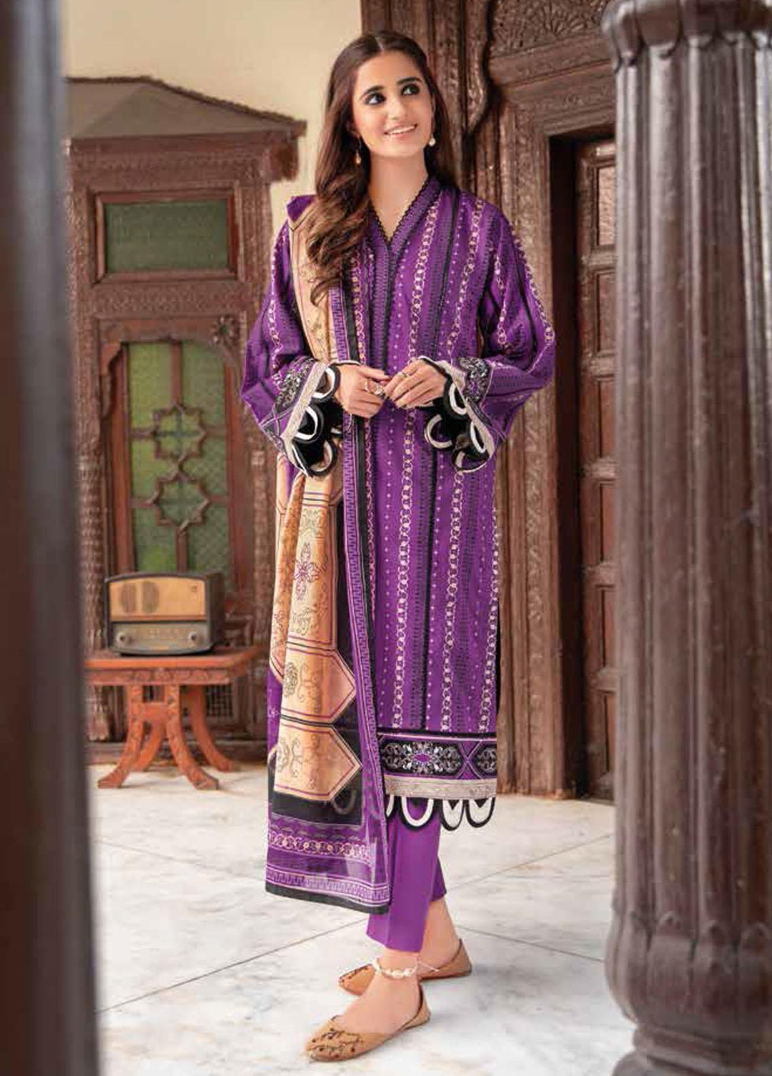Gul Ahmed Printed Lawn Suits Unstitched 3 Piece GA22SB CL-22028 A - Summer Collection