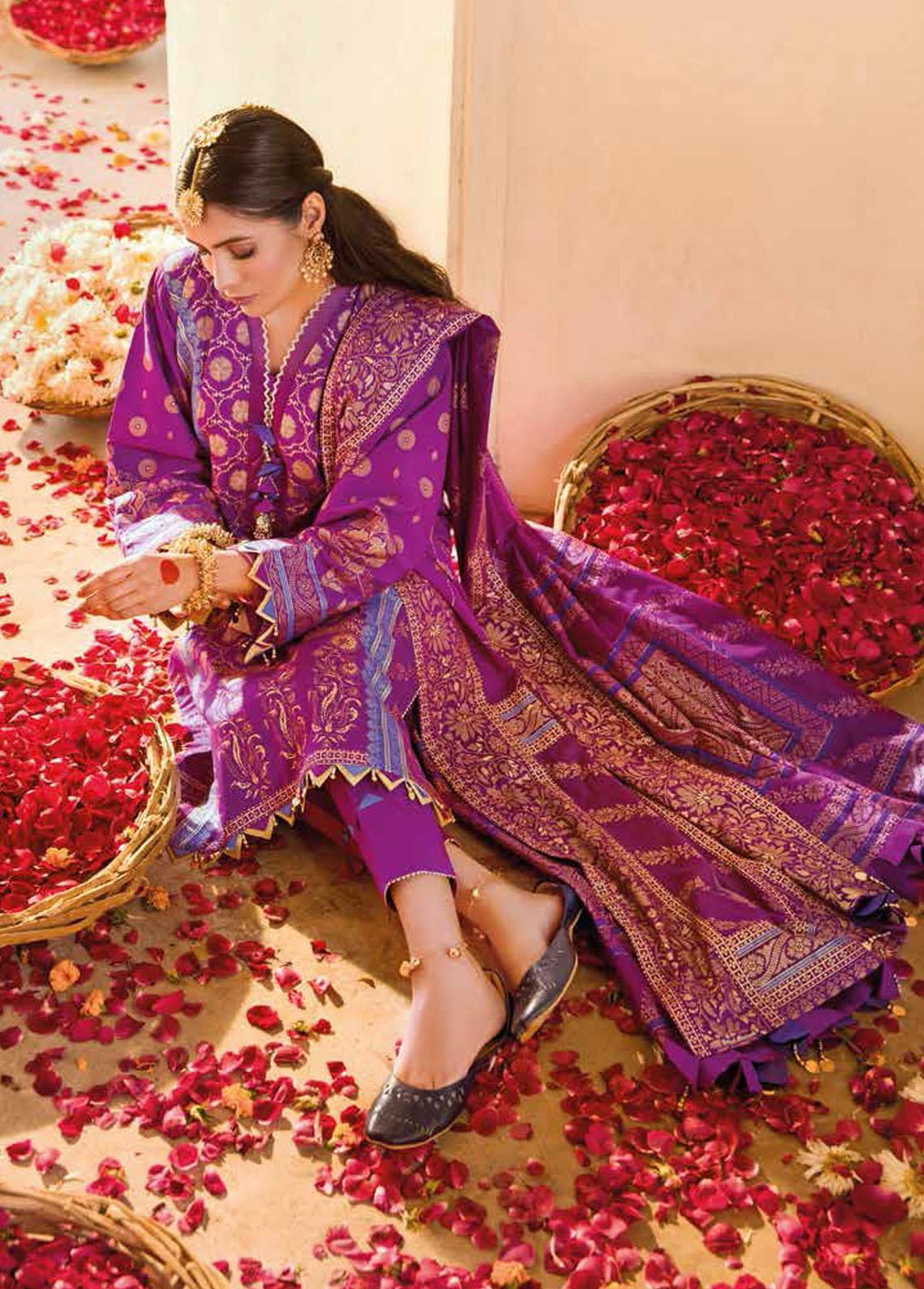 Gul Ahmed Printed Lawn Suits Unstitched 3 Piece GA22SB CL-22122 A - Summer Collection