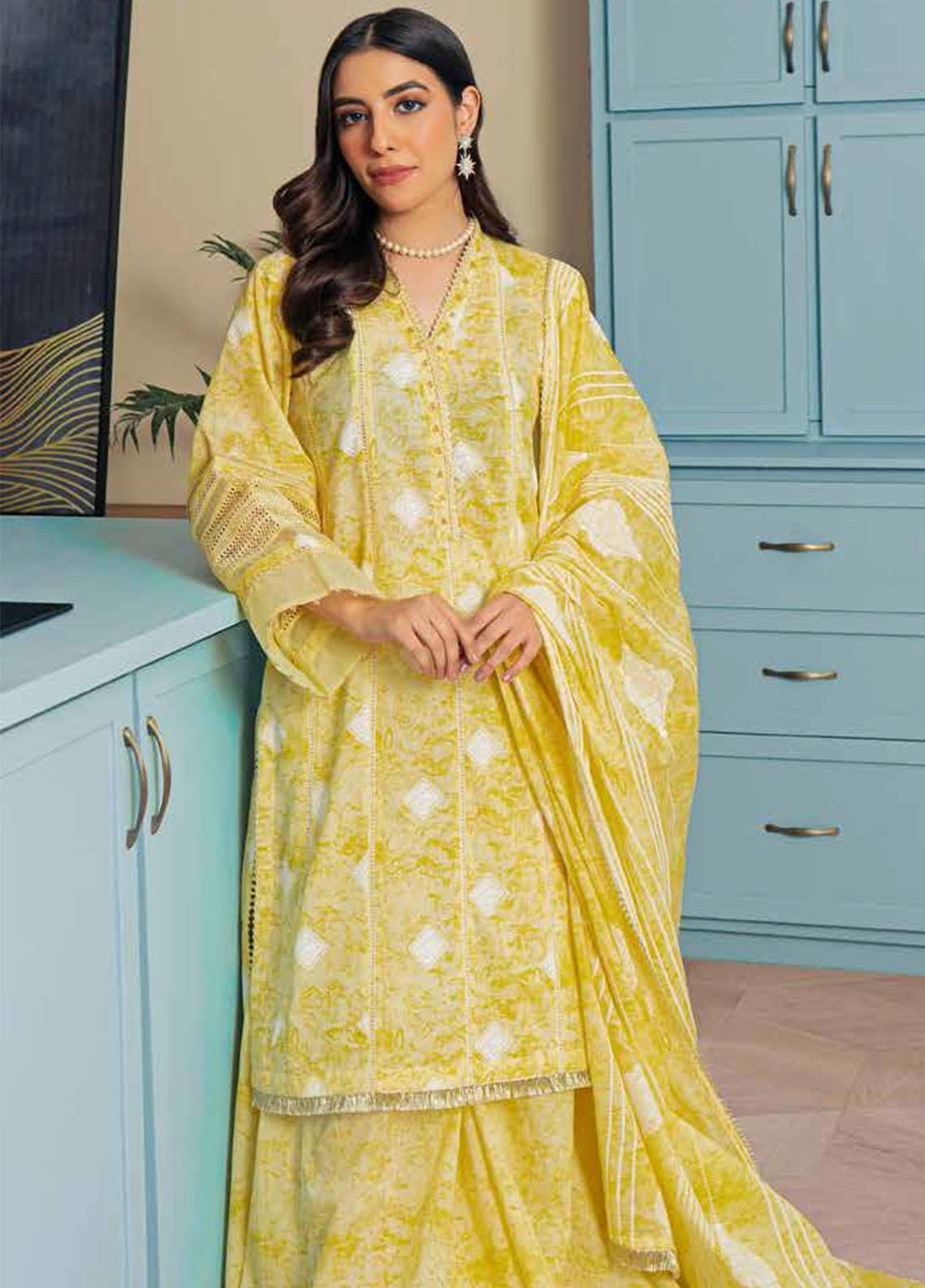 Gul Ahmed Printed Lawn Suits Unstitched 3 Piece GA23F CL-32408 - Festive Collection