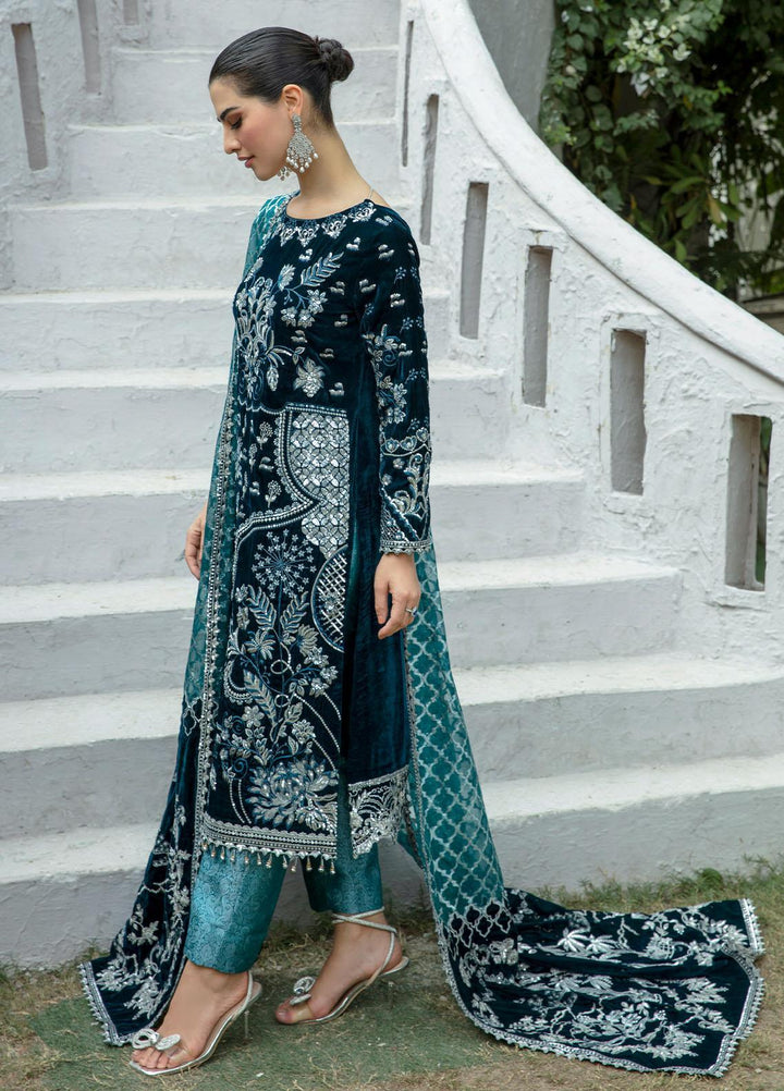 De Velour By Imrozia Premium Embroidered Velvet Suits Unstitched 3 Piece IMP22DV I.V-11 Jade - Luxury Collection