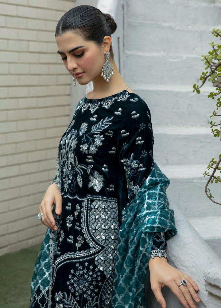 De Velour By Imrozia Premium Embroidered Velvet Suits Unstitched 3 Piece IMP22DV I.V-11 Jade - Luxury Collection