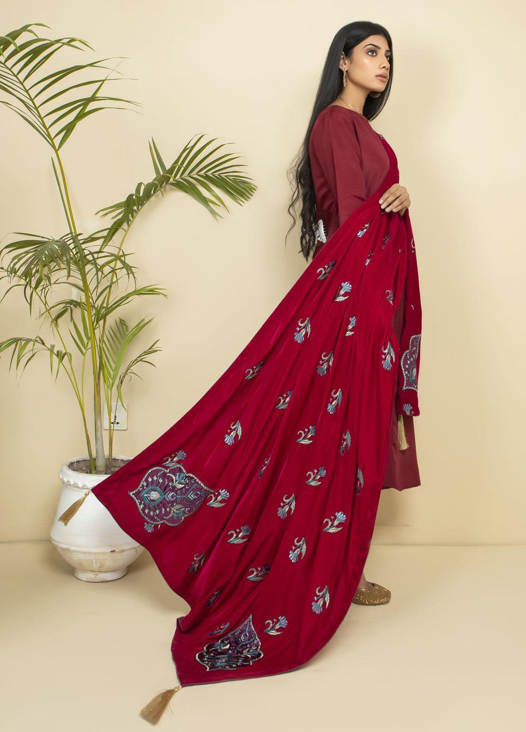 Kross Kulture Embroidered Velvet  Shawl KK21SBS KSH-21004 - Velvet Shawls