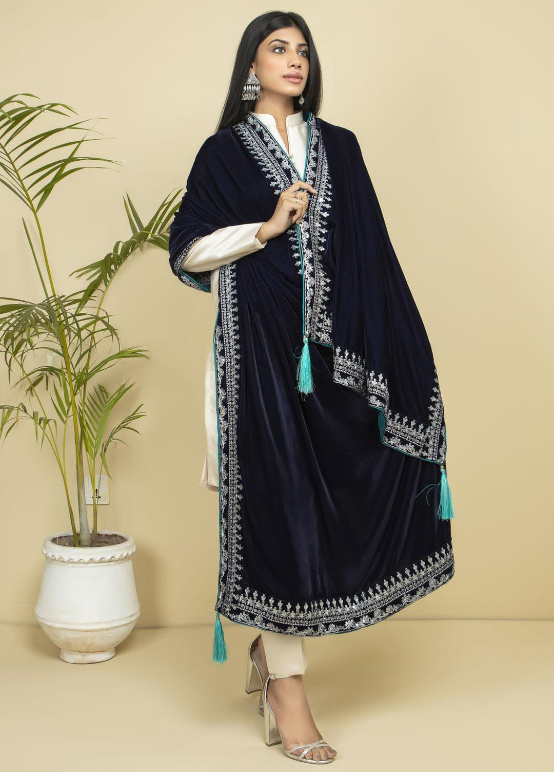 Kross Kulture Embroidered Velvet  Shawl KK21SBS KSH-21006 - Velvet Shawls