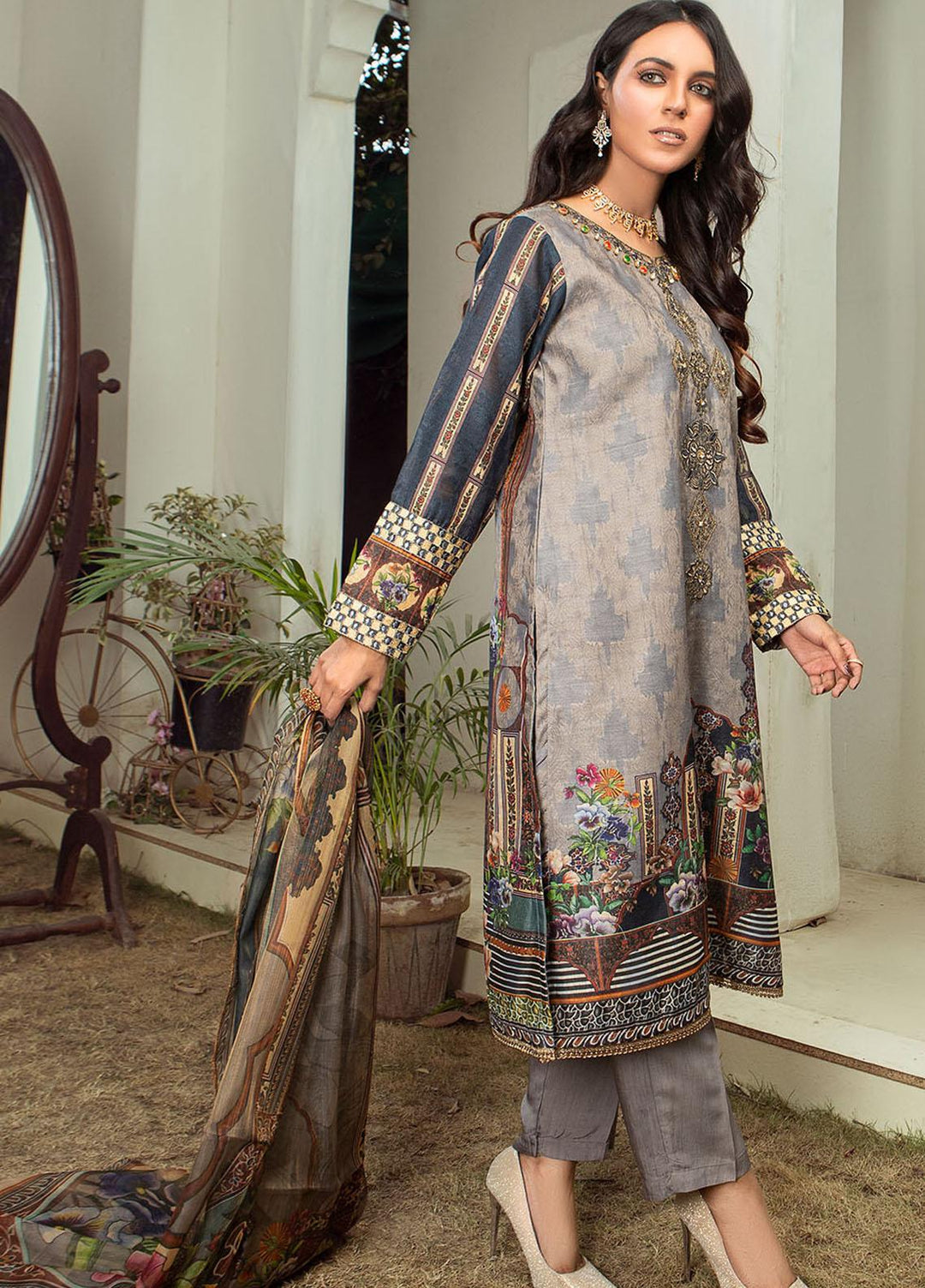 Madame Pret Embroidered Jacquard 3 Piece Suit MDM21ZV 2419