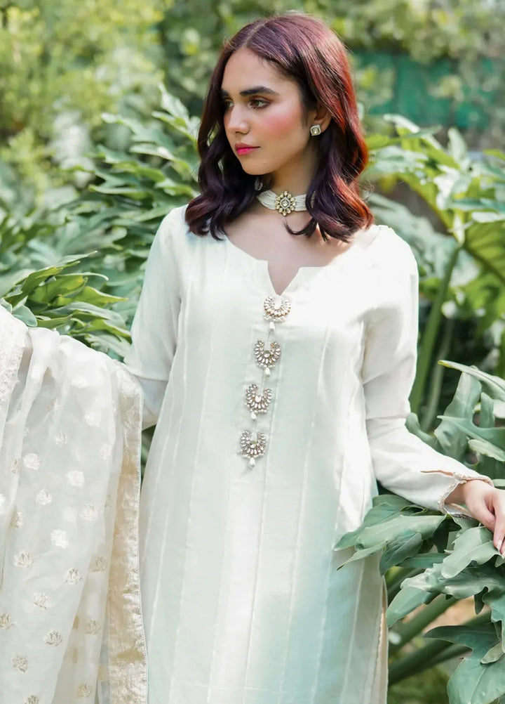 Maham Sultan Pret Embroidered 3 Piece Suit Sitara