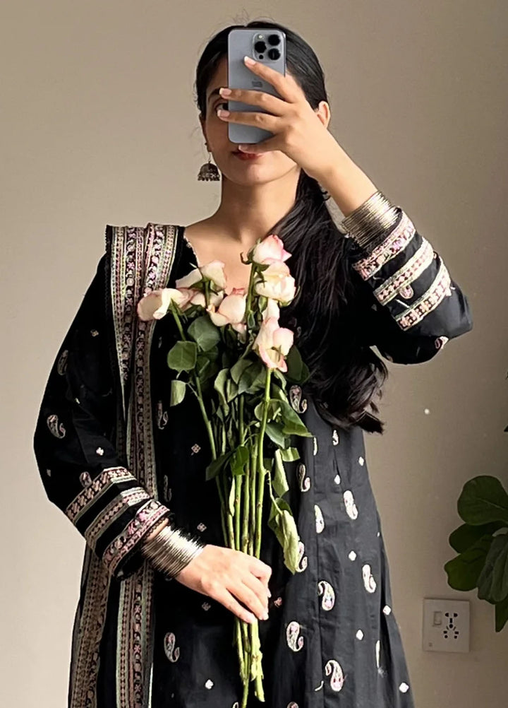 Mannat Clothing Pret Embroidered Lawn 3 Piece Suit Caviar