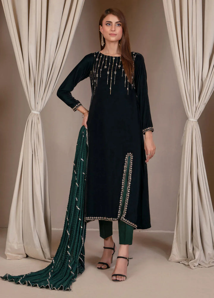 Mushq by Hadia Batool Pret Embroidered Velvet 3 Piece Suit Afroze