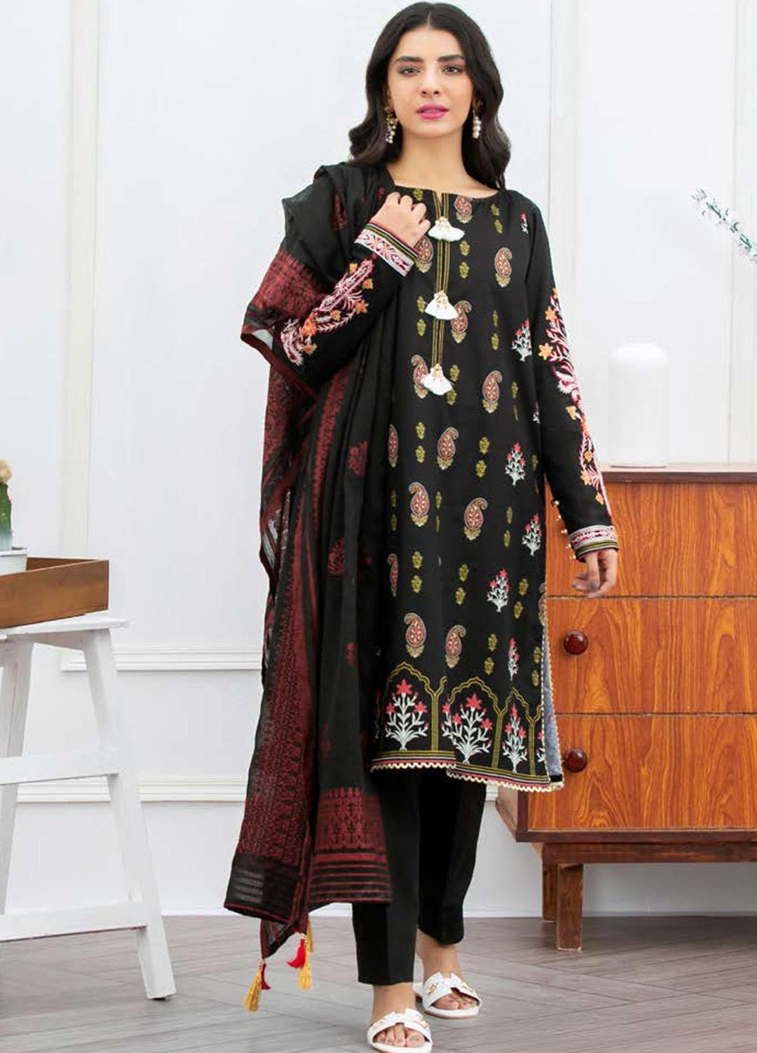 Ayeleen By Orient Textile Embroidered Lawn Suits Unstitched 3 Piece OT21A 182 ( BLACK ) - Summer Collection