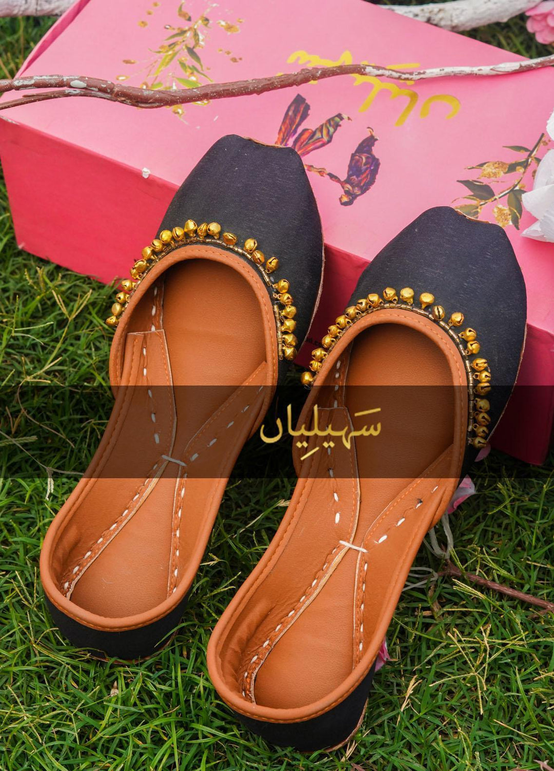 Saheliyan Festive Style Khussay PHOOL00ARB101 ARZO