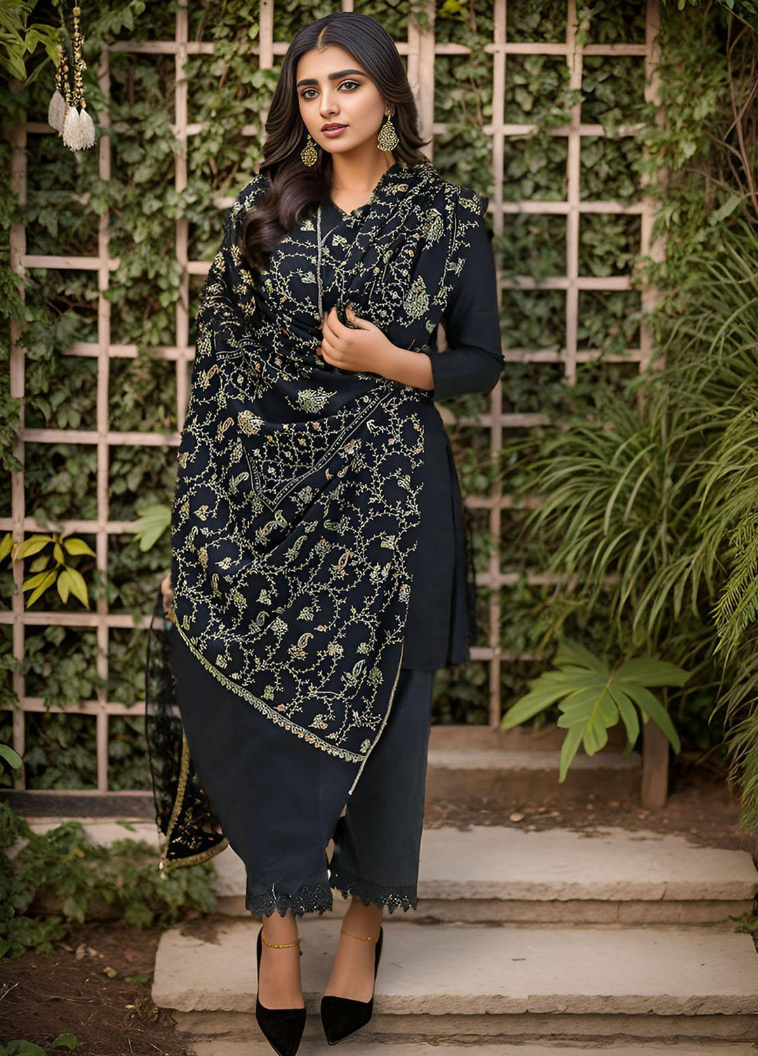 Sanaulla Exclusive Range  Pashmina  Mama D-20 Black 02 - Women Shawls