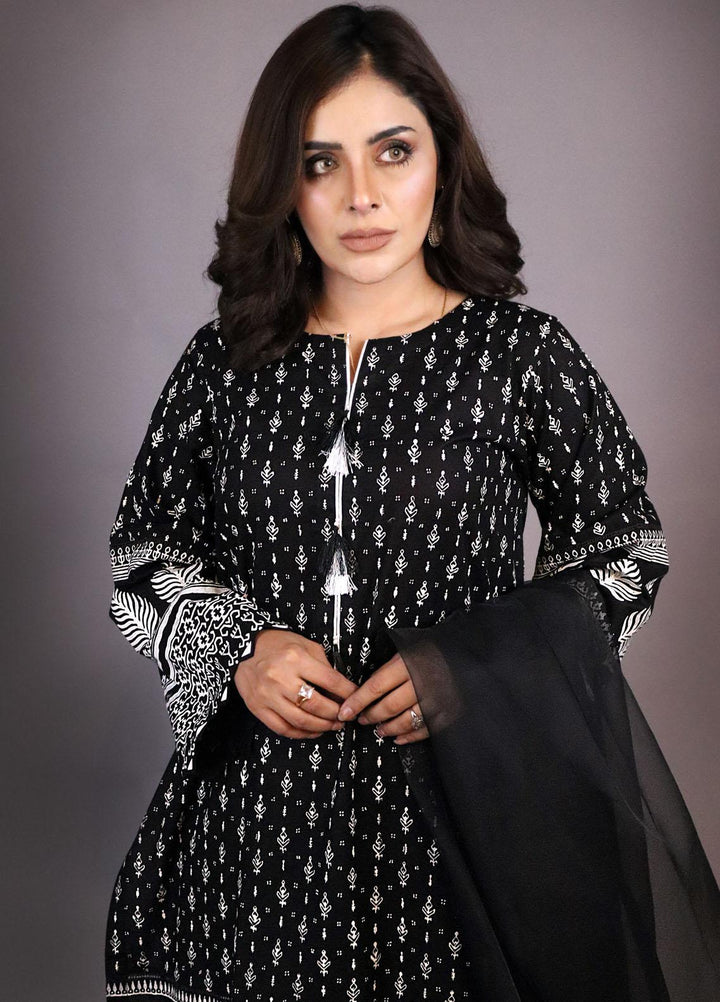 Sania Khan Pret Casual Lawn 3 Piece Suit SNK21S 01