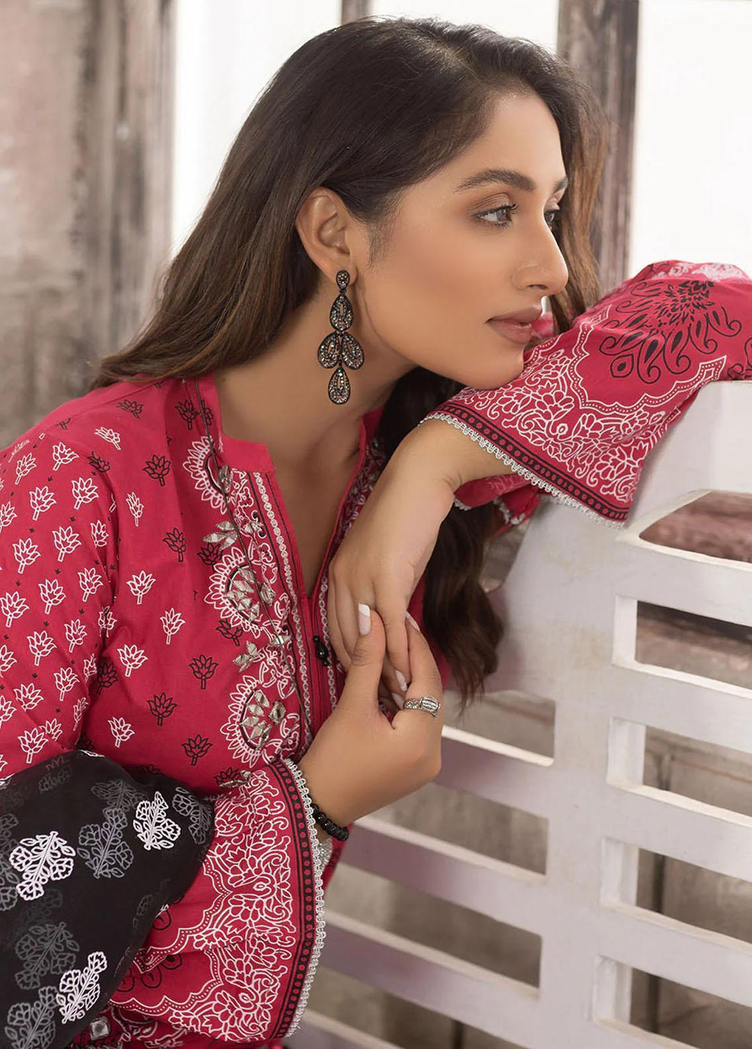 Madame Pret Embroidered Lawn 3 Piece Suit MDM23S 2608