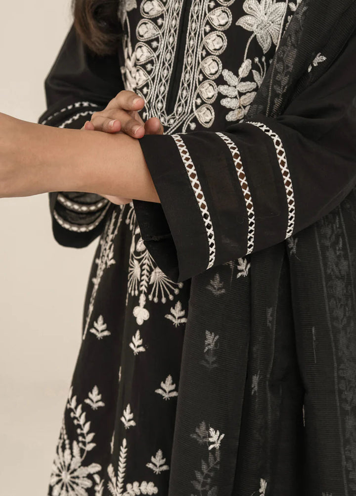 Shamooz Pret Embroidered Cotton 3 Piece Suit SE-009