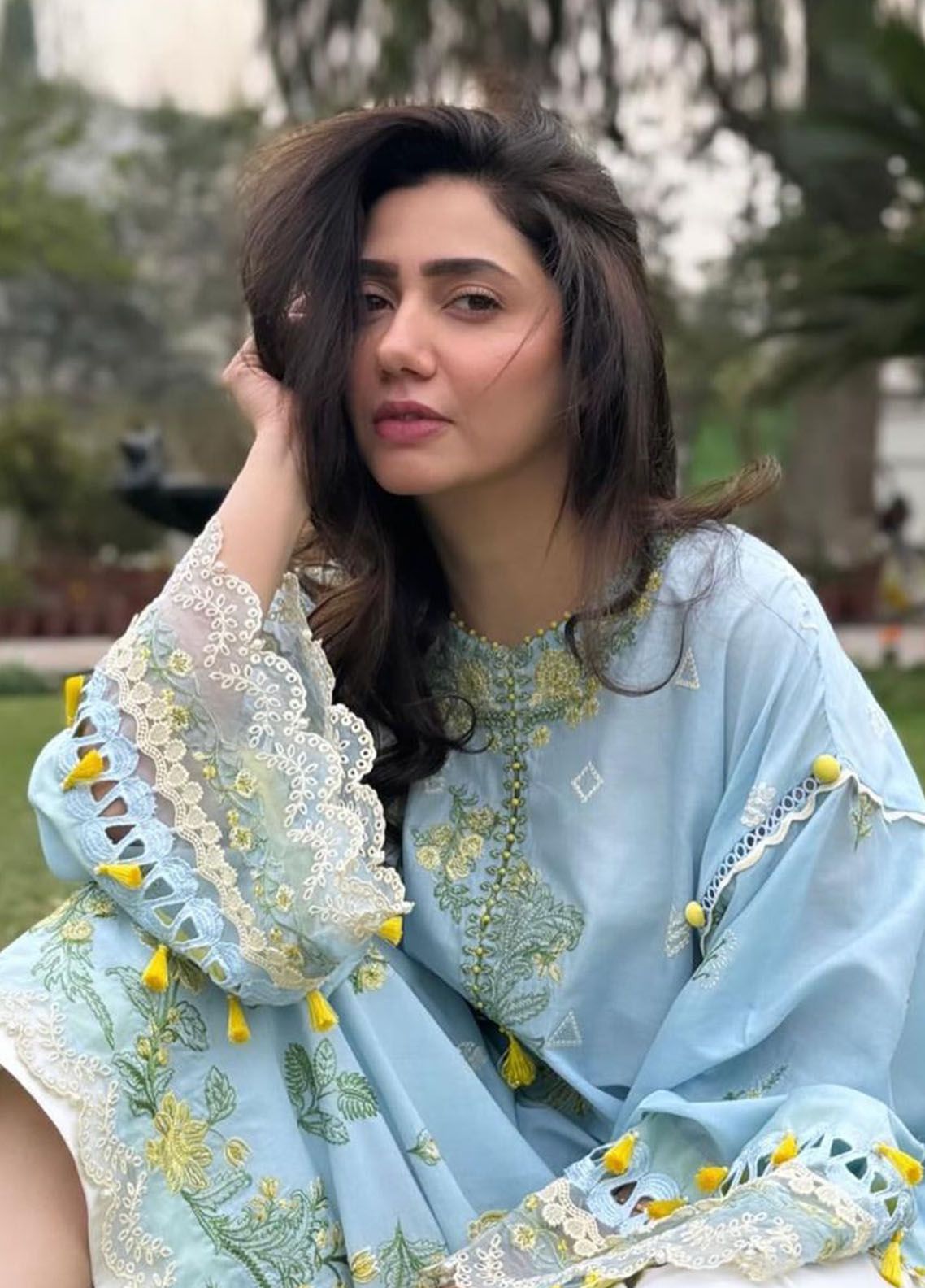Siraa By Sadaf Fawad Khan Embroidered Lawn Suits Unstitched 3 Piece SDF24S Amani A - Luxury Collection