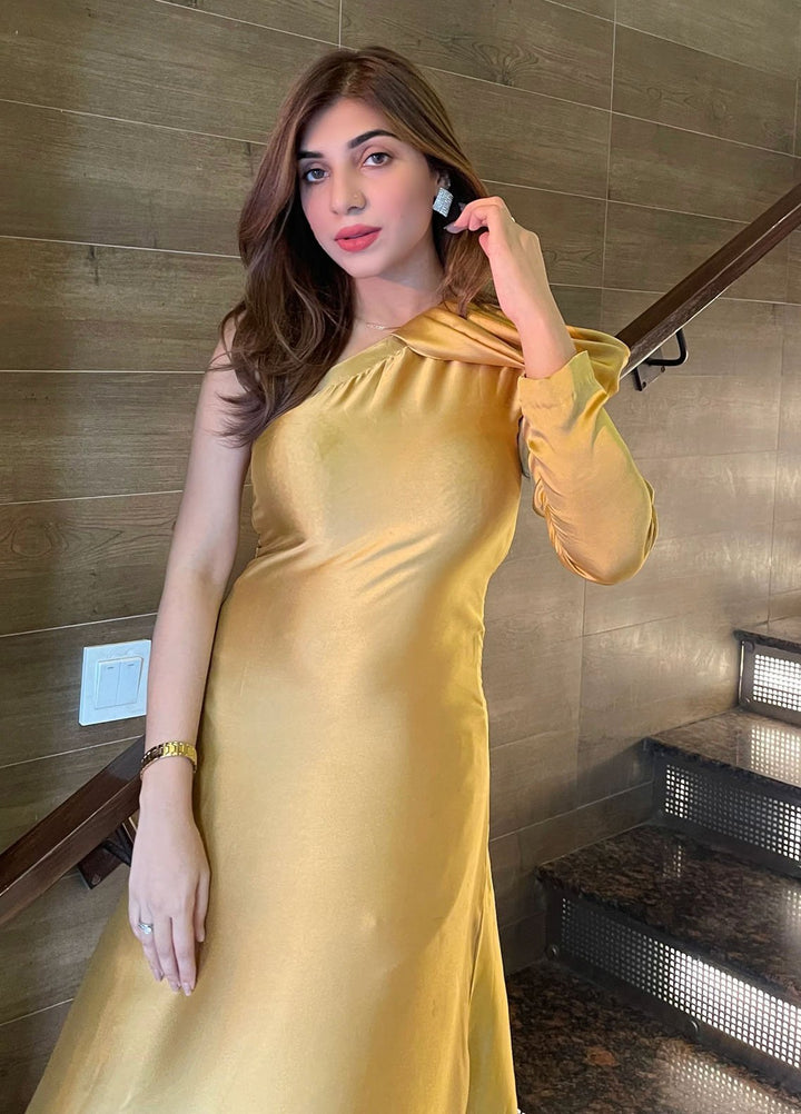 Syah Pret Western Suit Golden Fish Maxi