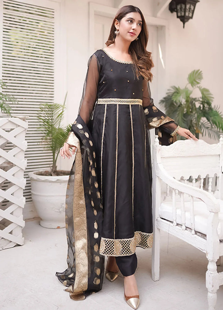 Tassawur Pret Embroidered Organza 3 Piece Suit Mahjabeen