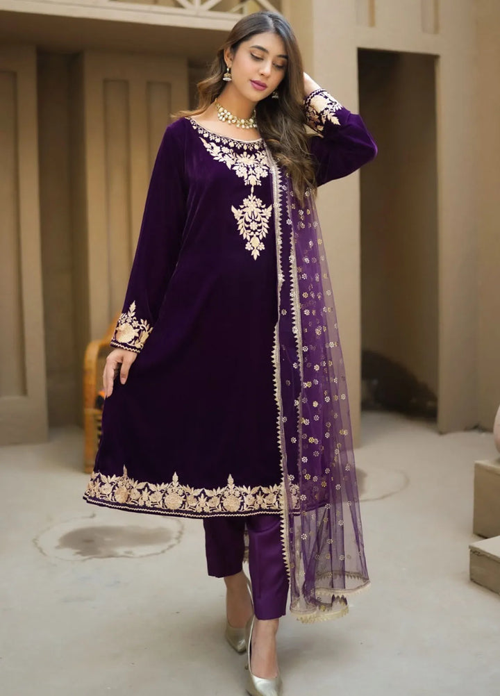 Tassawur Pret Embroidered Velvet 3 Piece Suit Jasmin