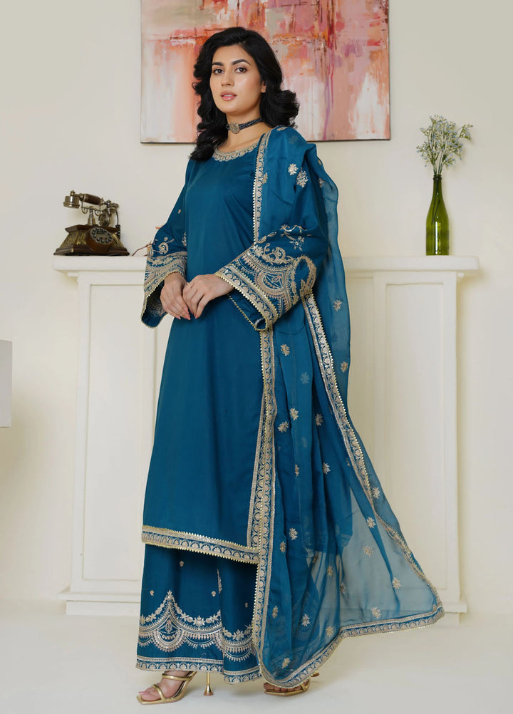 Thread And Weaves Pret Embroidered Lawn 3 Piece Suit RTWL25201S