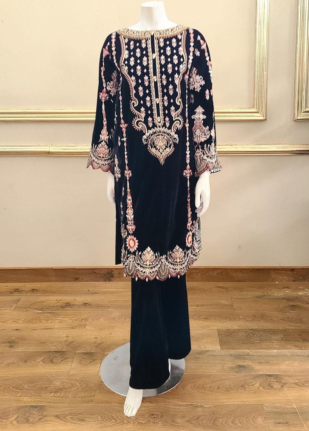 Threads & Motifs Pret Velvet Shirt THM22RW 7570