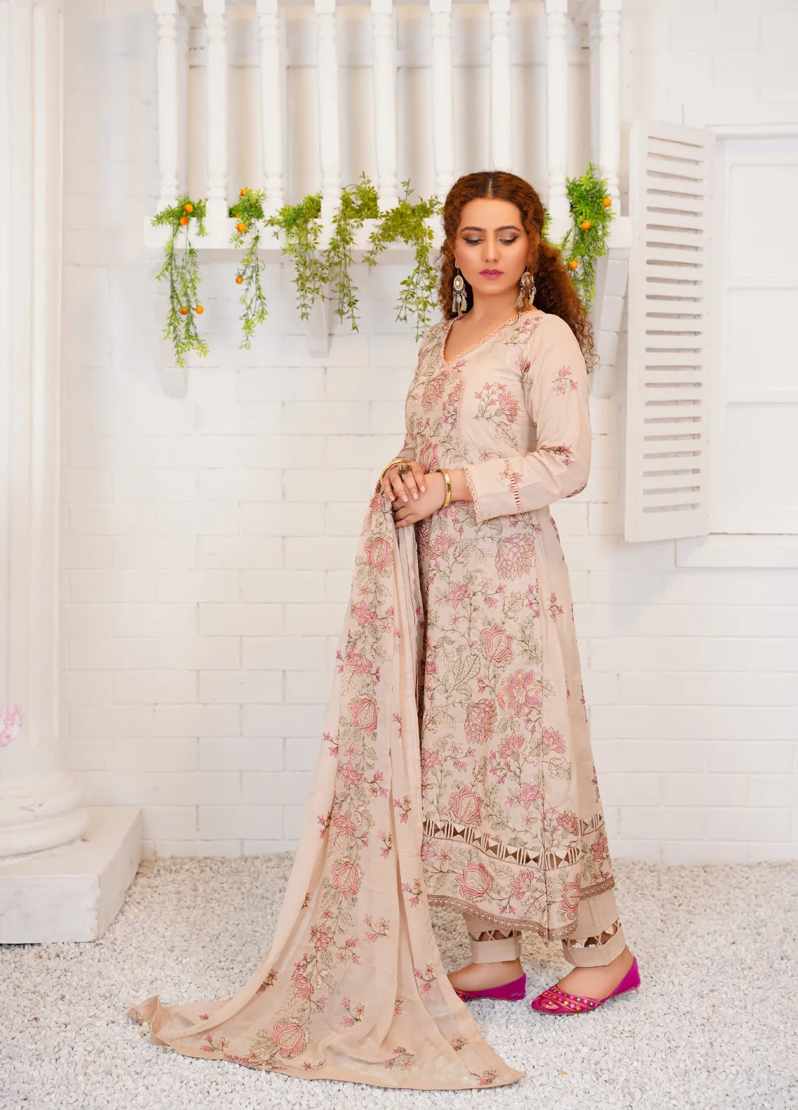 Threads And Weaves Pret Embroidered Lawn 3 Piece Suit RTWL25209
