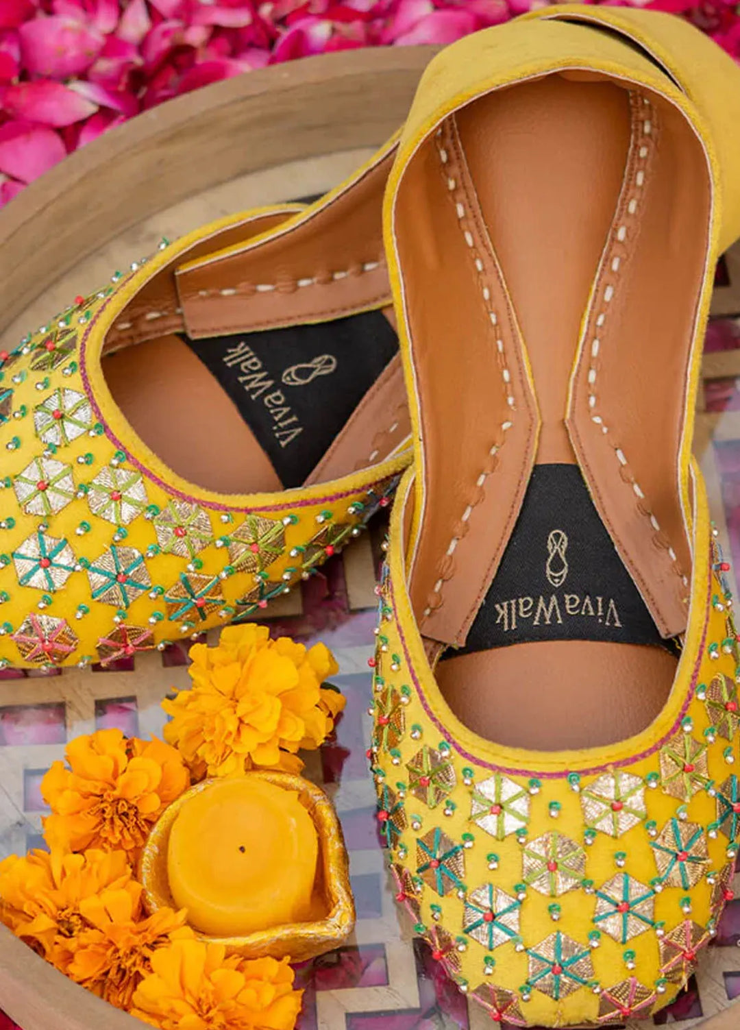 Vyah by VivaWalk Khussa Women Gul