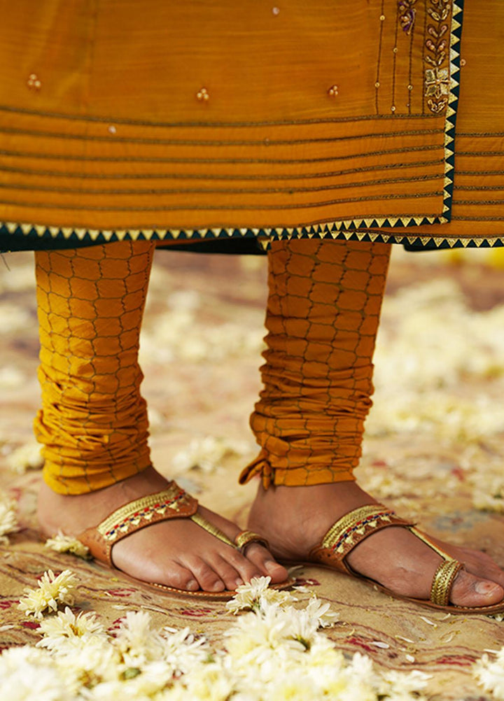 Zaaviay Luxury Pret  Karandi 3 Piece Suit ZV22BH SOORAJMUKHI