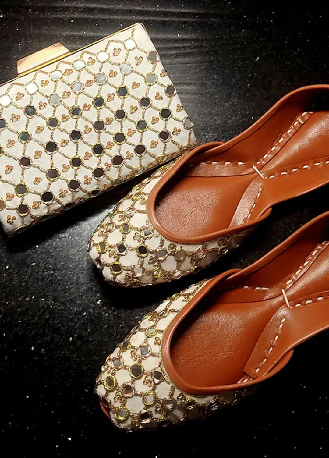 Zuruj Festive Style Clutch X Khussa CL-58