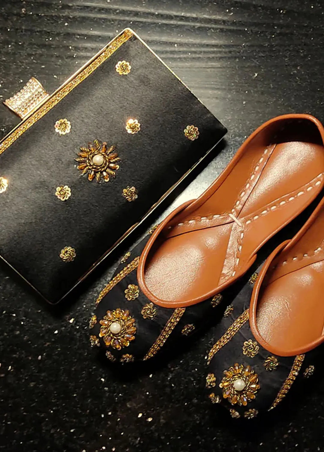 Zuruj Festive Style Clutch X Khussa CL-8