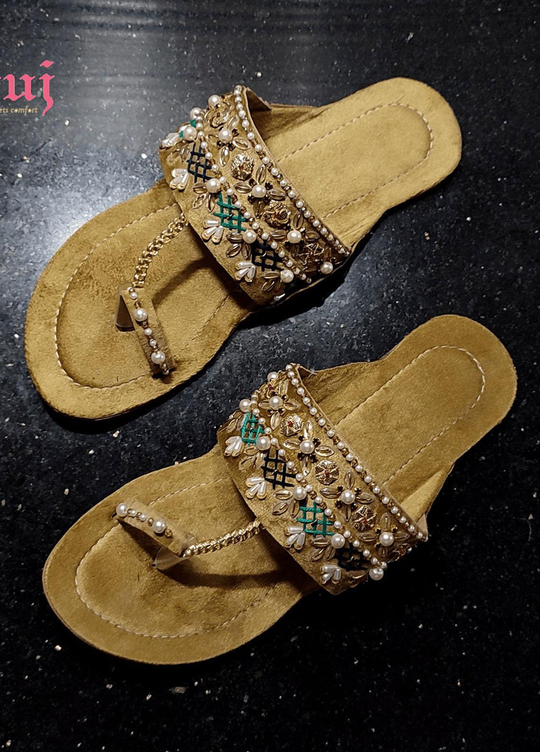 Zuruj Formal Style Kolhapuri Kl-33-Golden