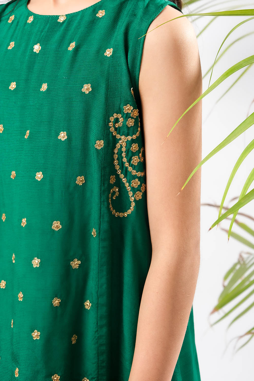 Senorita Girls RTW Embroidered Viscose Raw Silk 3 Piece Suit KDD-03279 Eid Collection