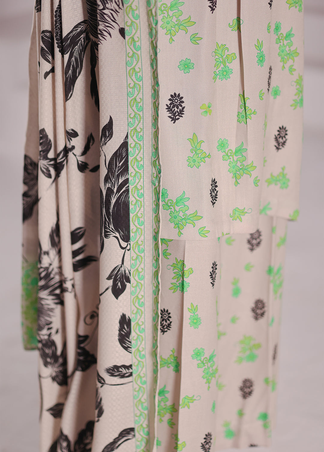 Hz Textiles Unstitched Printed Viscose Twill 3 Piece Suit HZ26UVT VT-5046 - Winter Collection