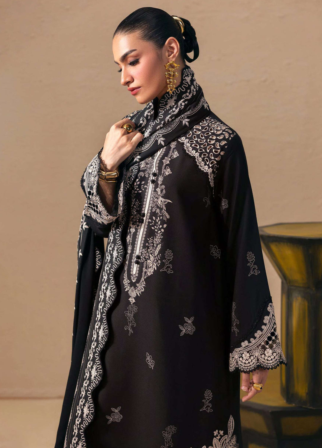 Q prints by Qalamkar Unstitched Embroidered Slub Linen 3 Piece Suit QLK26ULQ Laiza QPW-02A - Winter Collection