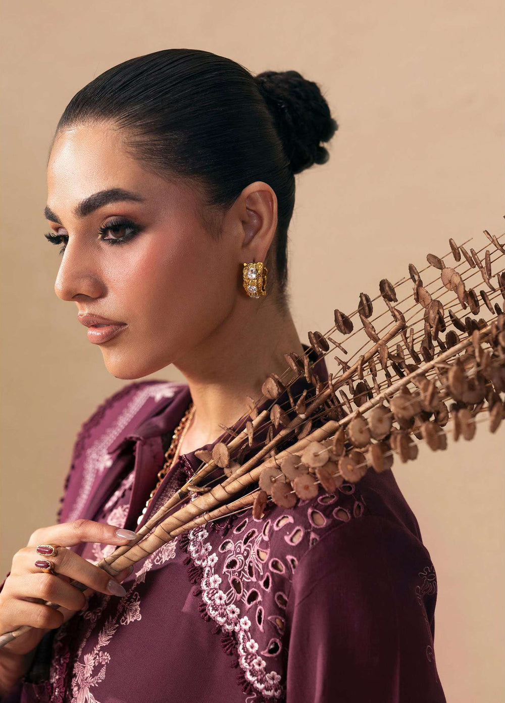 Q prints by Qalamkar Unstitched Embroidered Slub Linen 3 Piece Suit QLK26ULQ Veena QPW-02B - Winter Collection