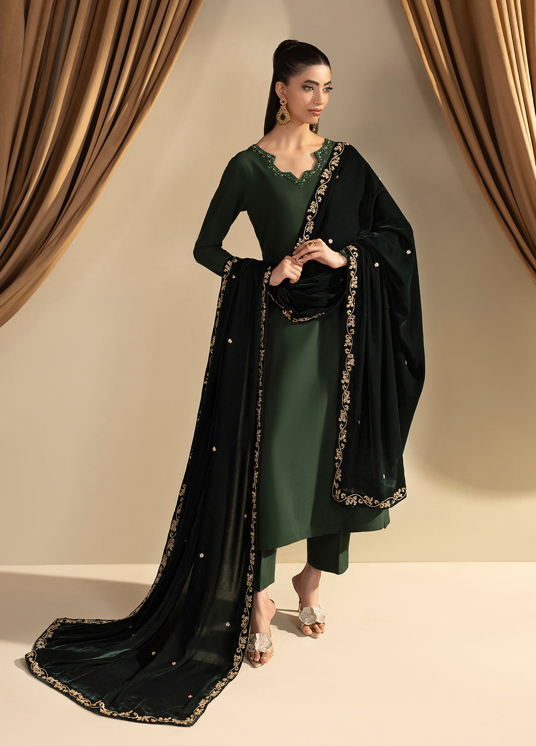 Noir by Mavie Pret Luxury Velvet Empress - Festive Collection