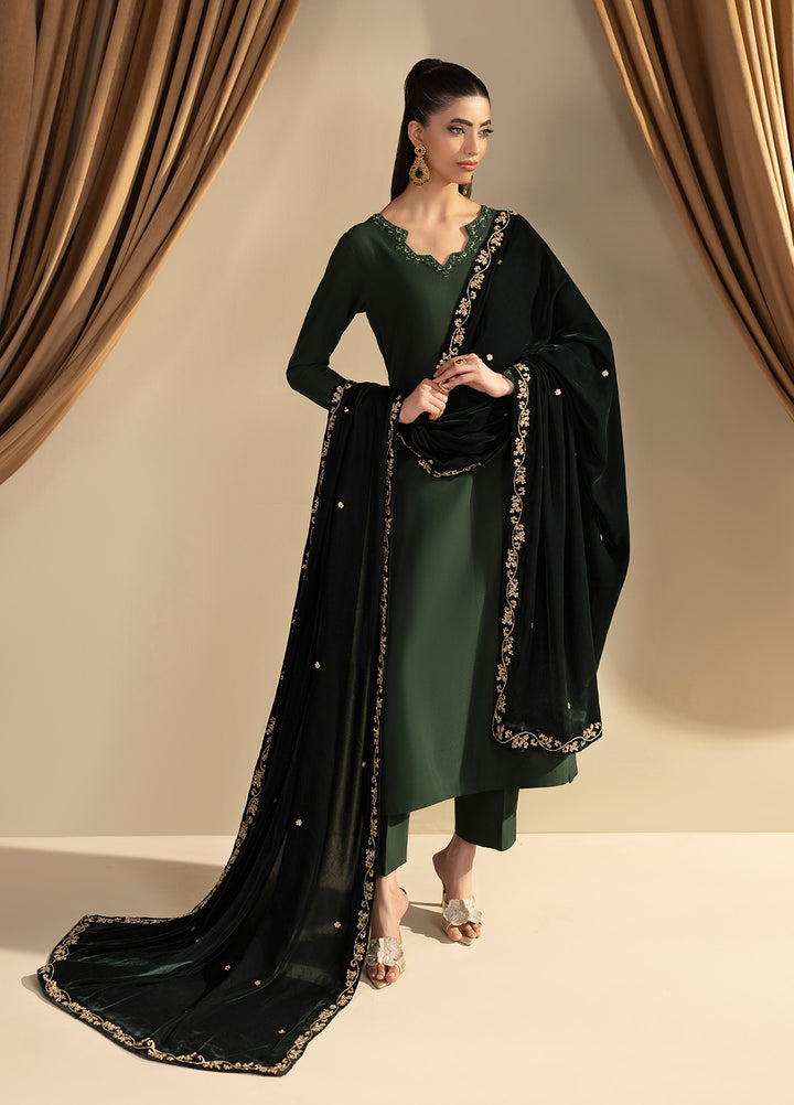 Noir by Mavie Pret Luxury Velvet Empress - Festive Collection