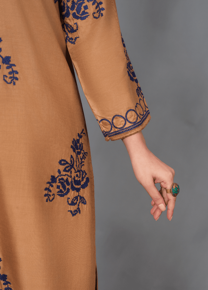 Fresh Fits by Haniya Mahnoor Women RTW Embroidered Linen 2 Piece Suit Esra - Casual Collection