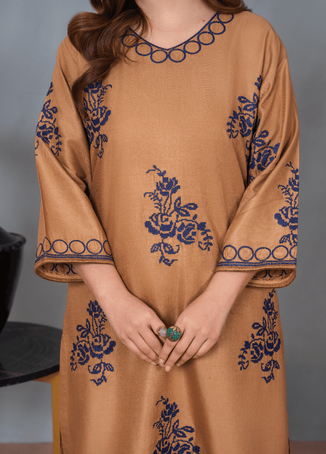 Fresh Fits by Haniya Mahnoor Women RTW Embroidered Linen 2 Piece Suit Esra - Casual Collection