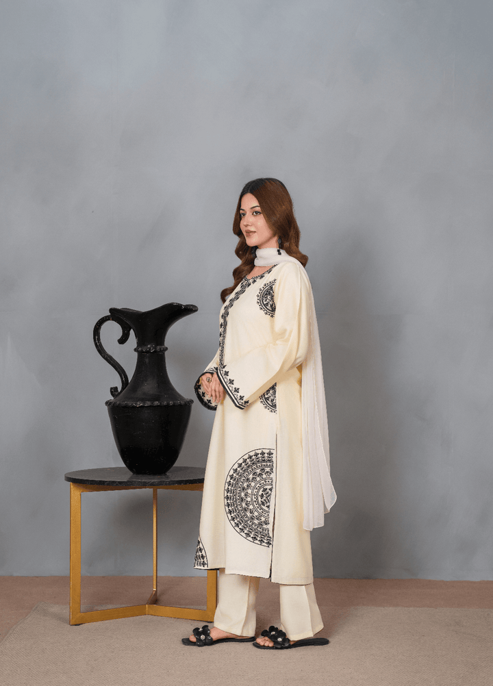 Fresh Fits by Haniya Mahnoor Women RTW Embroidered Linen 3 Piece Suit Mahira - Casual Collection