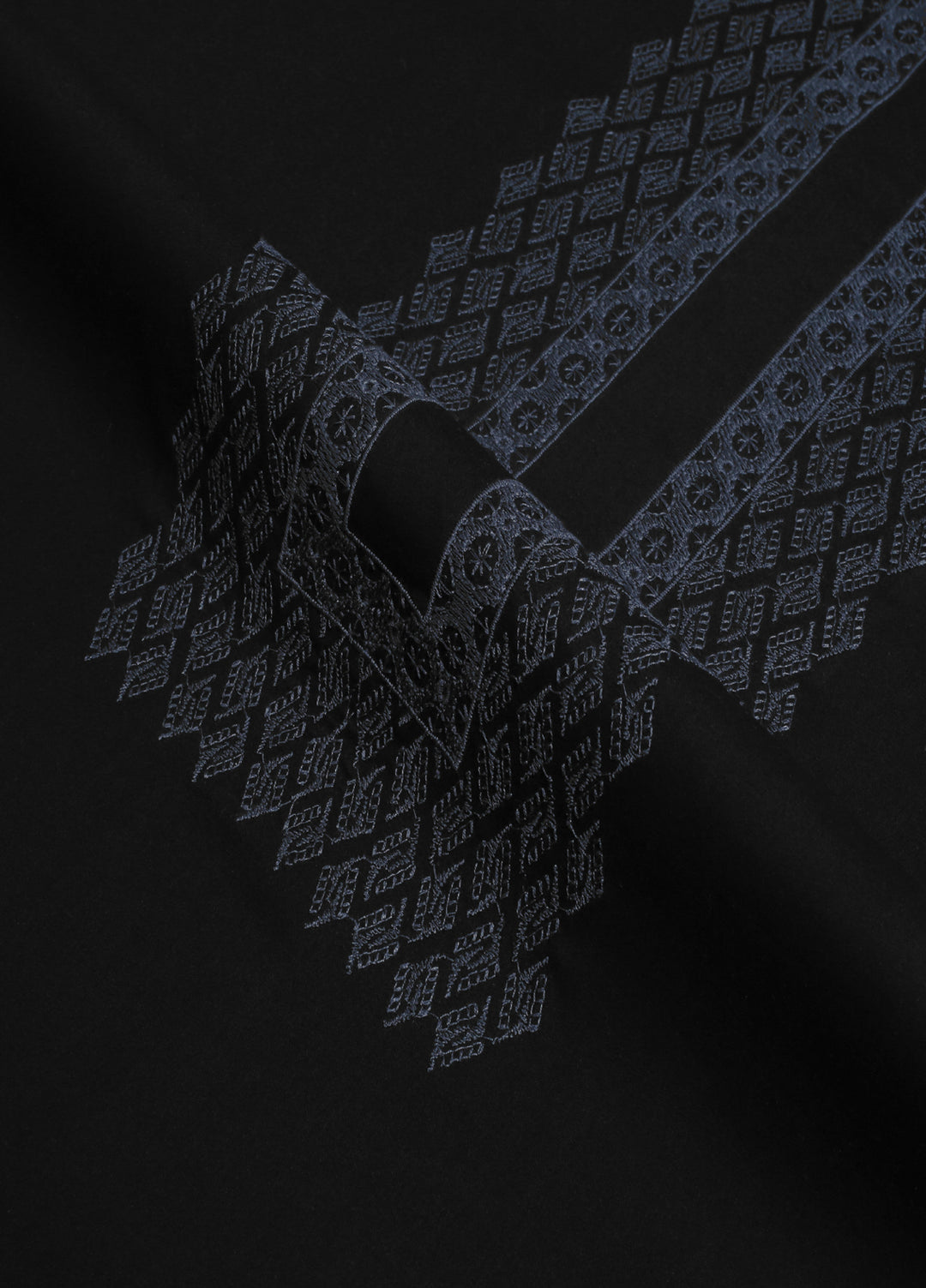 Cotton Valley by Fabrich Unstitched Embroidered Contrast Cotton-Thread Neckline Black Kameez Shlawar - Summer Collection