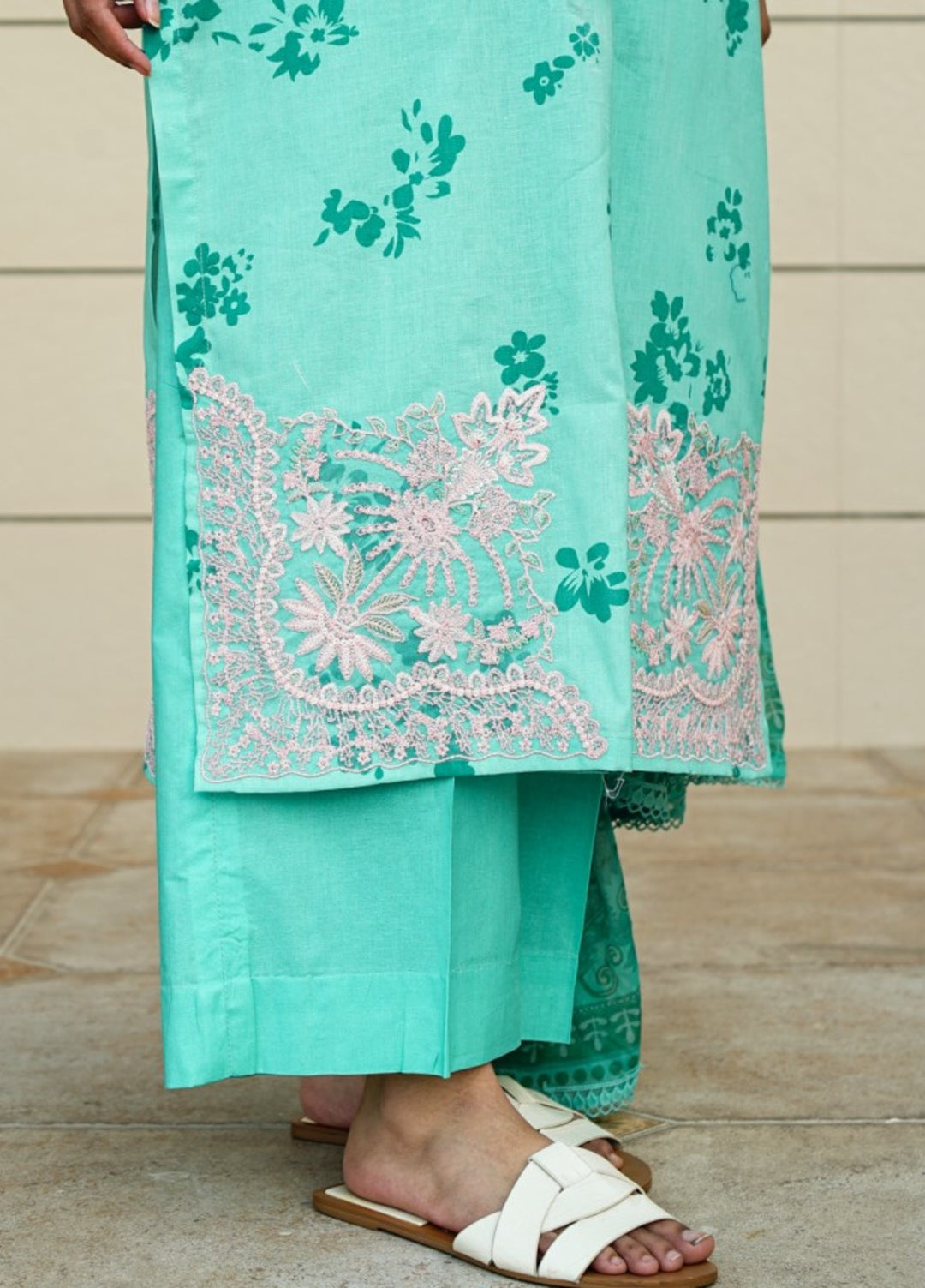 Zyna Unstitched Embroidered Lawn 3 Piece EIRA - Summer Collection