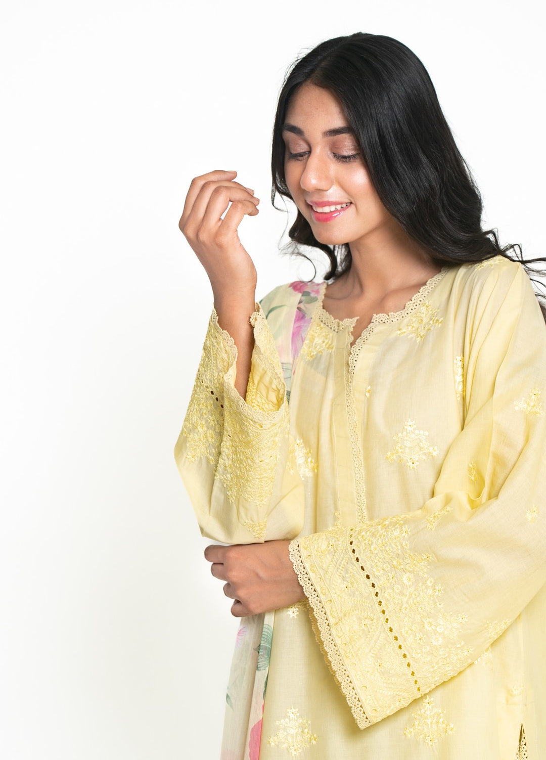 Zyna Lux Women RTW Embroidered Lawn 3 Piece Suit LUREA Casual Collection