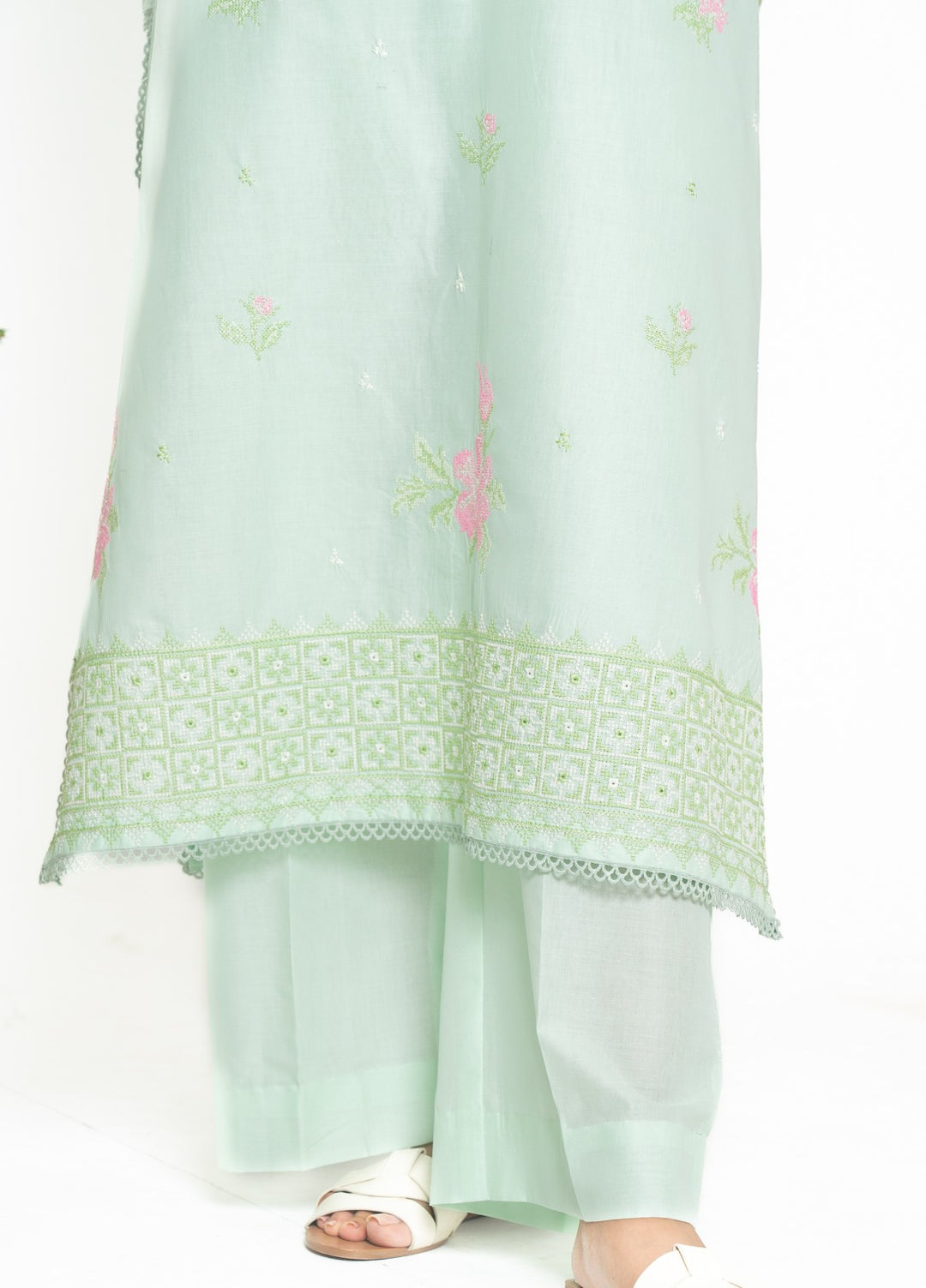 Zyna Lux Women RTW Embroidered Lawn 3 Piece Suit VIREL Casual Collection